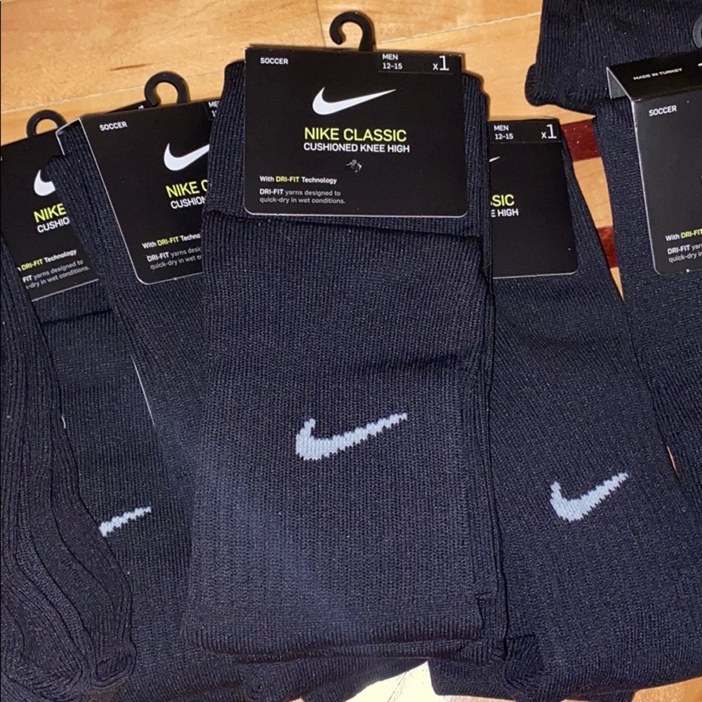 Nike classic cushioned knee high socks (DRI-FIT)